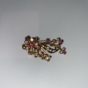 Vintage gold brooch/pin with pink and clear stones
